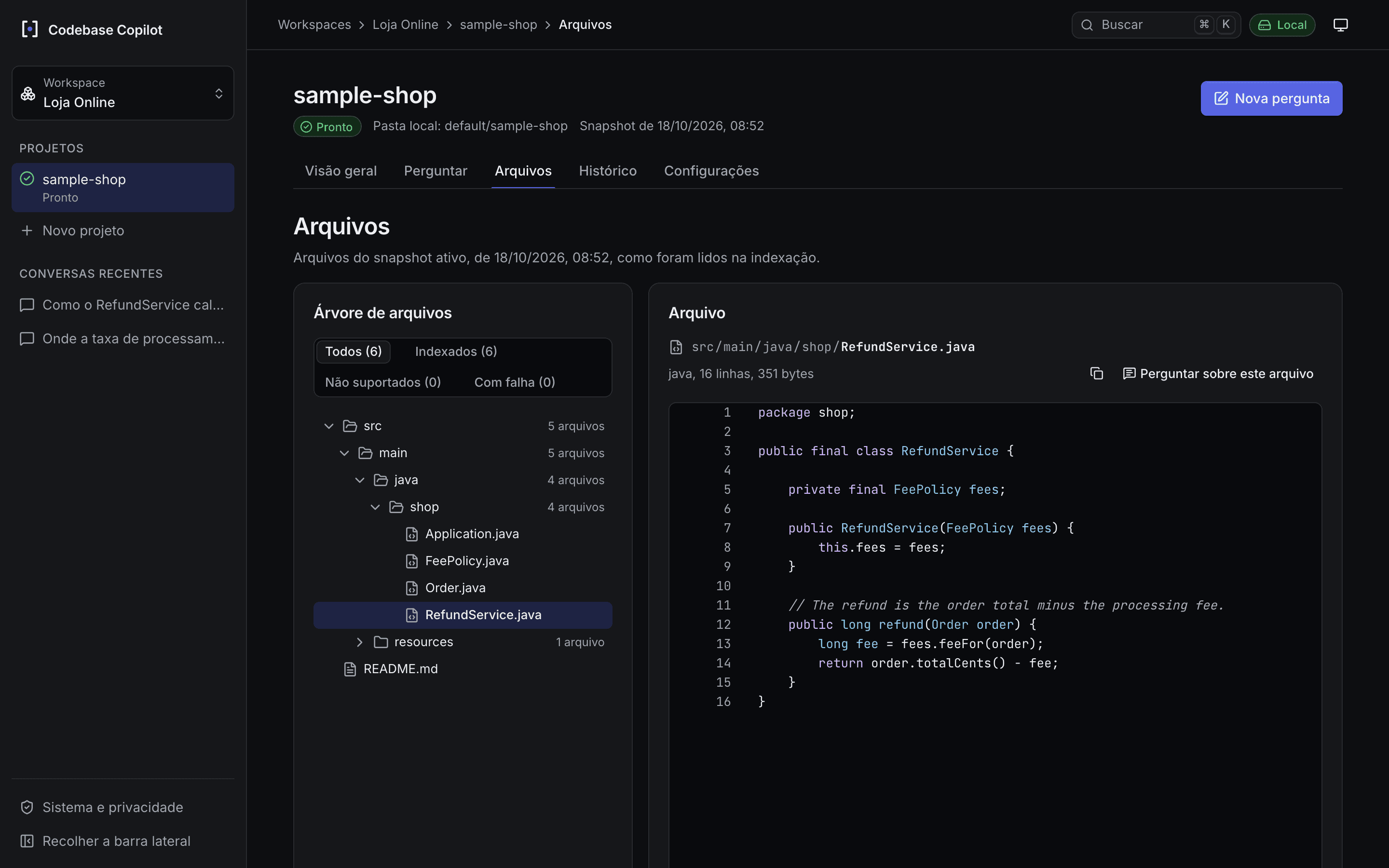 Tela de arquivos: árvore do snapshot ativo e o conteúdo de RefundService.java com numeração de linhas.