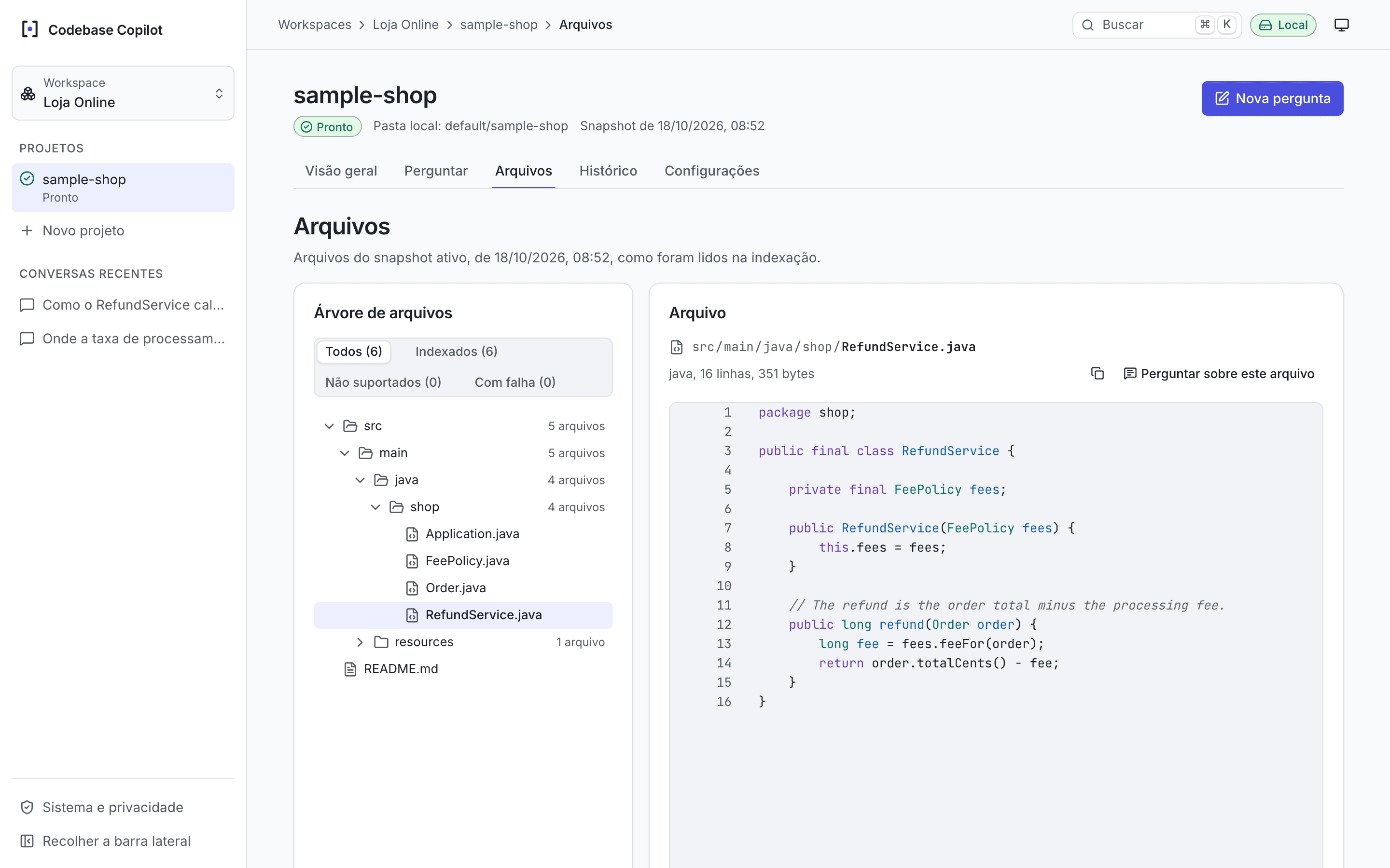 Tela de arquivos: árvore do snapshot ativo e o conteúdo de RefundService.java com numeração de linhas.